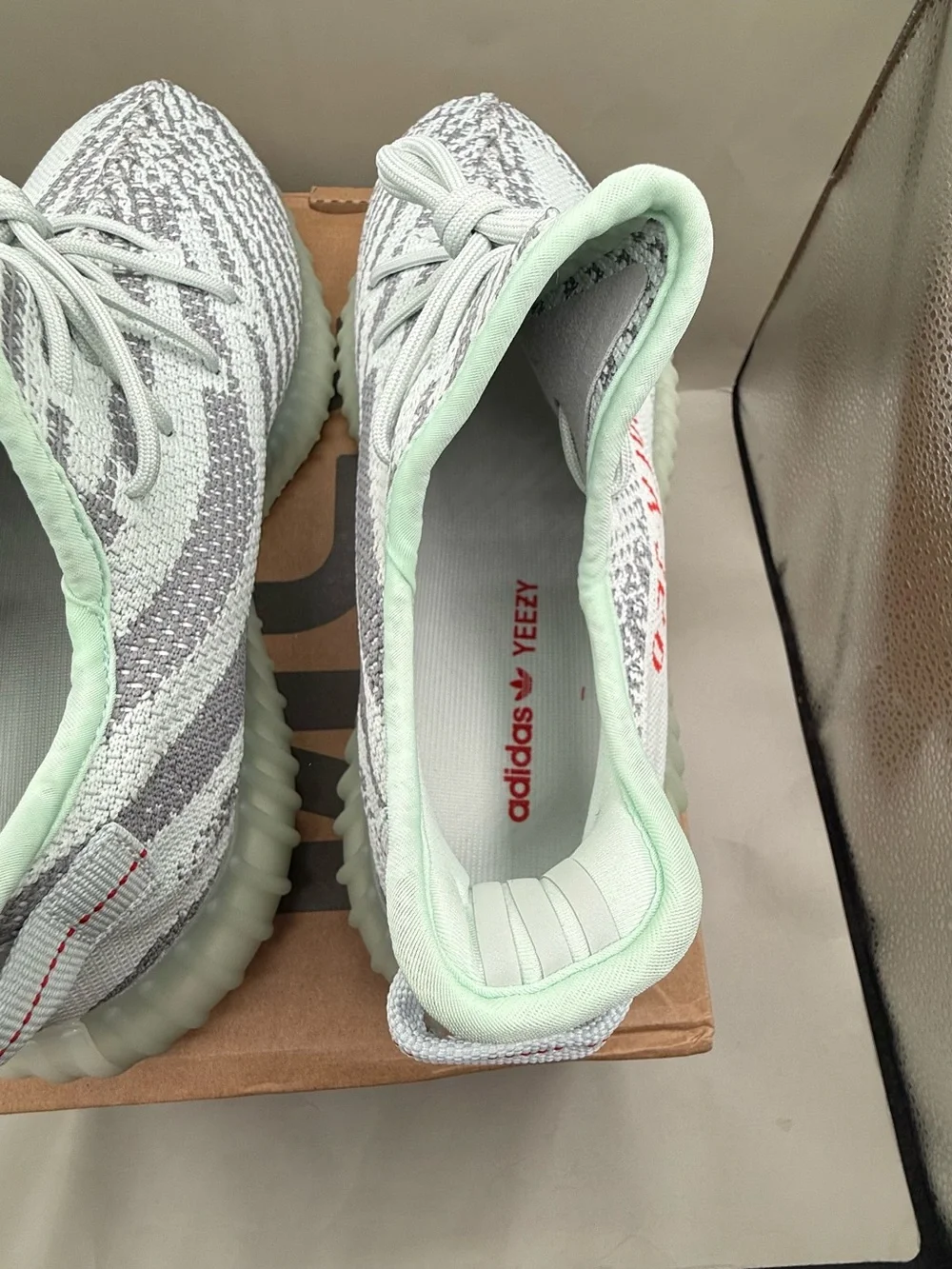 Adidas Yeezy Boost 350 V2 Blue Tint Men Size 11 Brand New